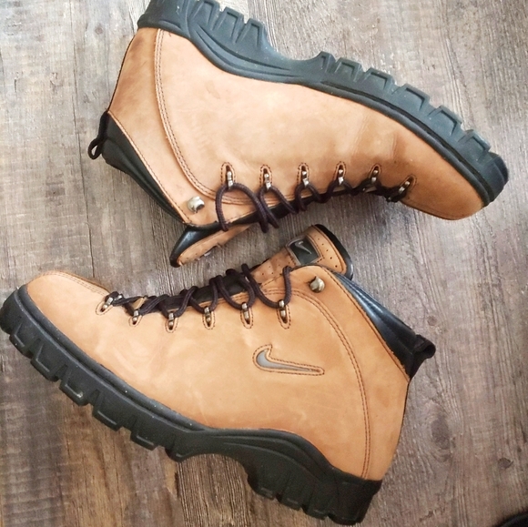 Nike ACG Other - Nike ACG Trail Compound boots tan